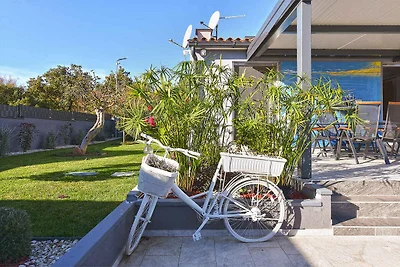 Ferienhaus mit Terrasse und Pool