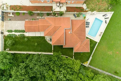 Villa mit eigenem Pool und Garten