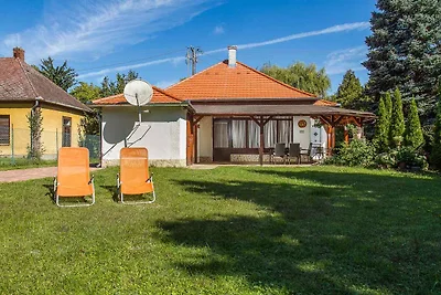 Ferienhaus ordentlich mit grossem Garten