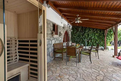 Ferienhaus mit Schwimmbad, Whirlpool und