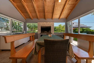 Ferienwohnung mit Pool und 80 m zum Strand