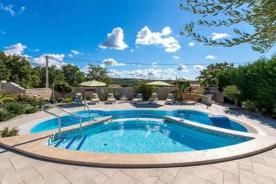 Villa mit Klimaanlage und Aussenpool