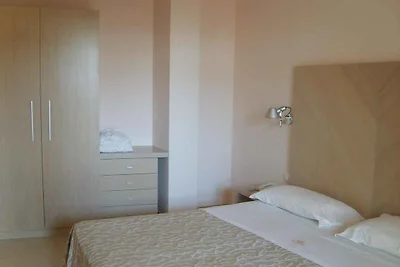 Ferienwohnung mit Klimaanlage, Pool und Balko