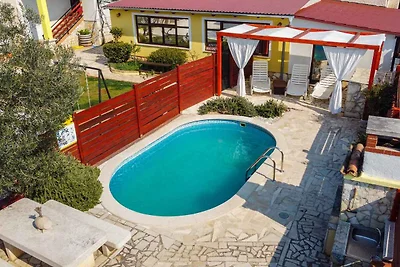 Bungalow mit Aussenpool