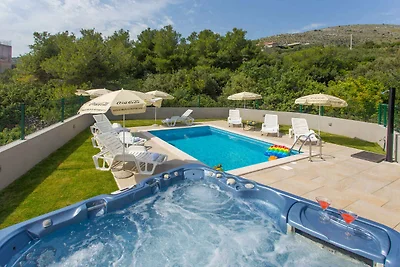 Holiday home relaxing holiday Seget Vranjica