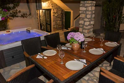 Charmantes dalmatinisches Steinhaus mit priva