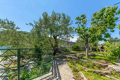 Gemütliche Ferienwohnung „Garden by the Sea“ 