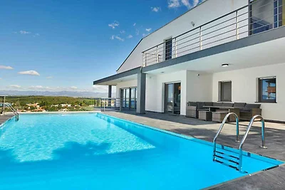 Villa mit Pool und Meerblick