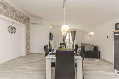 Ferienwohnung mit Balkon und Klimaanlage