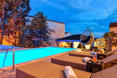 Ferienwohnung mit Swimmingpool und Whirlpool