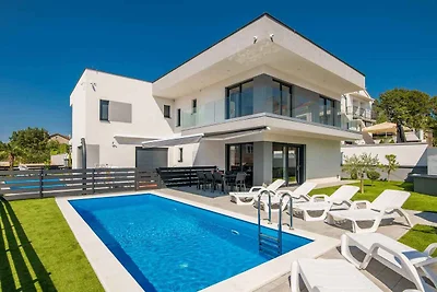 Ferienhaus mit einem saisonal beheizten Pool