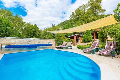 Ferienhaus mit Pool und Klimaanlage