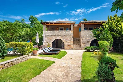 Ferienhaus mit Pool und Klimaanlage