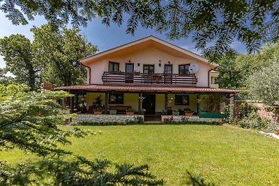 Ferienwohnung mit Terrasse und Grill