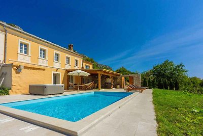 Ferienhaus mit Pool, Terrasse und Klimaanlage