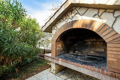 Gemütliches Ferienhaus Lucija in idyllischem