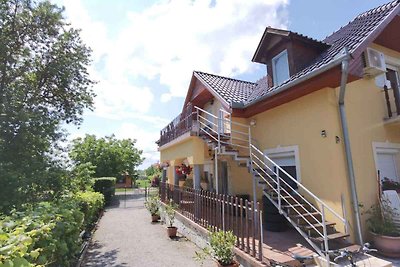 Ferienwohnung mit Garten und Kinderschaukel