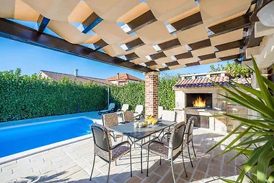 Ferienhaus mit Grillterrasse und Pool