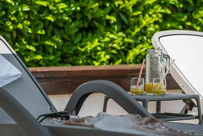 Villa mit beheiztem Pool und Klimaanlage