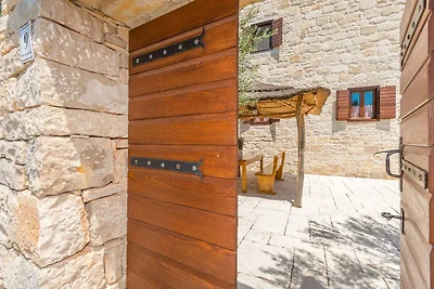 Ferienhaus mit Pool und Klimaanlage