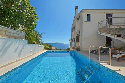 Ferienwohnung mit Pool und Meerblick
