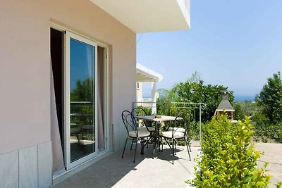 Ferienwohnung mit Klimaanlage und Balkon oder