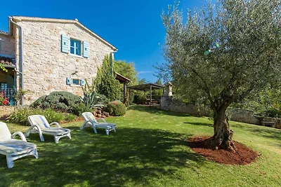 Villa mit privatem Pool und grossem Garten
