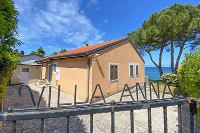 Villa an der Küste direkt am Strand gelegen m