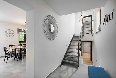 Moderne Villa mit privatem Pool, eingezäuntem