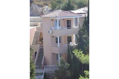 Ferienwohnung mit Pool und Balkon