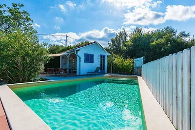 Ferienhaus mit Pool und Grill