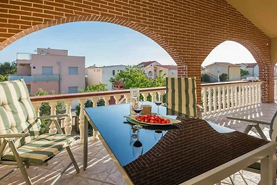 Ferienwohnung mit Balkon, Parkplatz und