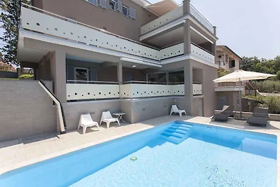 Ferienwohnung mit Klimaanlage und Pool, 200 m