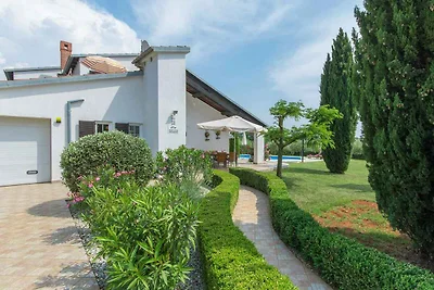 Villa mit Pool und Klimaanlage