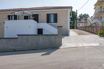 Ferienwohnung sa terasom u blizini mora