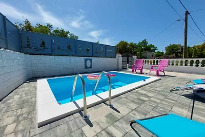 Ferienhaus mit Aussenpool und Whirlpool