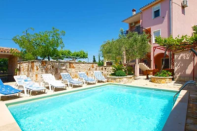 Ferienhaus mit Pool und Klimaanlage