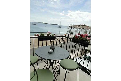 Ferienwohnung mit einen Balkon und Meerblick