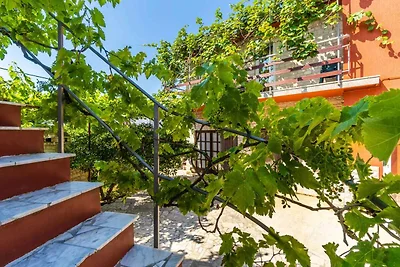 Neu renoviertes Studio-Apartment mit Terrasse