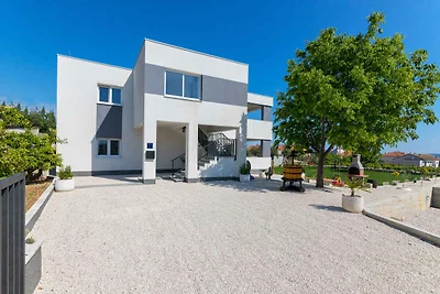 Ferienwohnung mit Pool und Klimaanlage