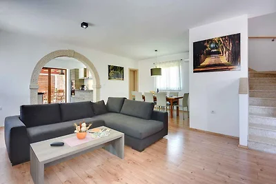 Villa mit Pool und Meerblick