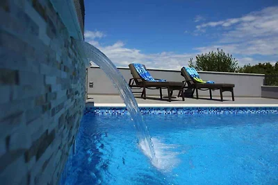 Ferienhaus mit Pool und Klimaanlage