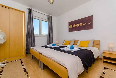 Appartamento Vacanza con famiglia Okrug Gornji