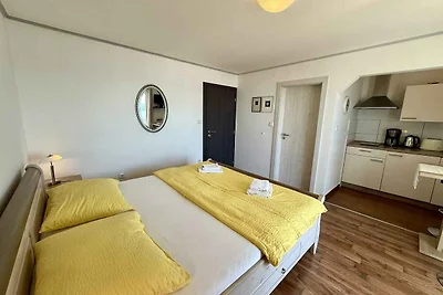 Studio modern mit Balkon