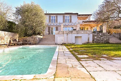 Ferienhaus mit Terrasse und Pool