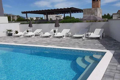 Ferienwohnung mit Swimmingpool, Grillterrasse