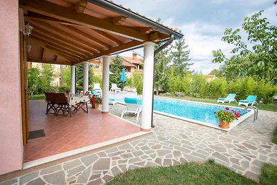 Villa mit Pool, Fitnessraum und Sauna für 8