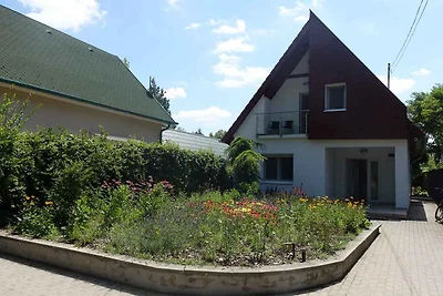 Ferienhaus mit Pool nur 200 m vom Strand