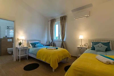 Villa mit Pool und Klimaanlage