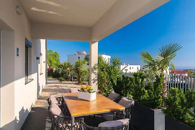 Ferienwohnung mit Pool und Meerblick